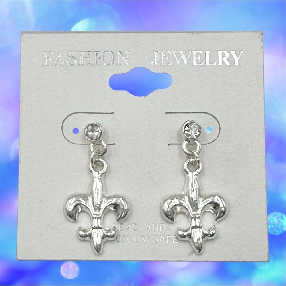 🌼 Fleur de Lis Silver Tone Post Drop Earrings